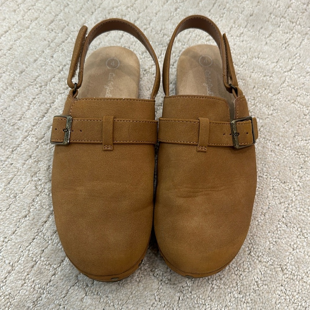 Adorable girls clog size 4